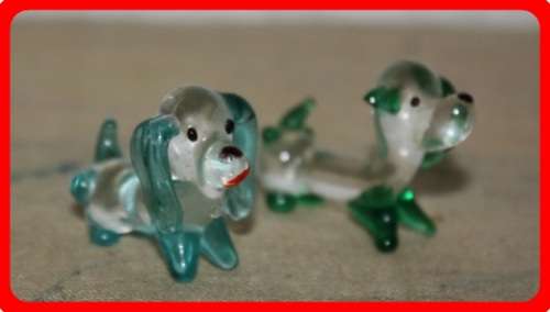 MINIATURE PAIR OF SMOKEY GLASS SAUSAGE DOGS (D)