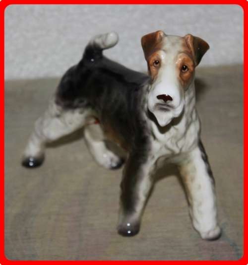AIREDALE TERRIER DOG FIGURINE (D)