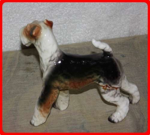 AIREDALE TERRIER DOG FIGURINE (D)