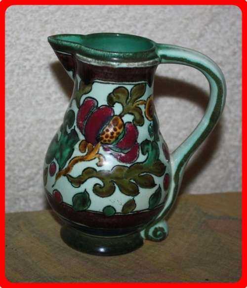 SMIRNA ROYAL ZUID HOLLAND GOUDA JUG HAND PAINTED WITH  ORIGINAL LABEL ON SIDE AND MAKERS MARK UNDERN