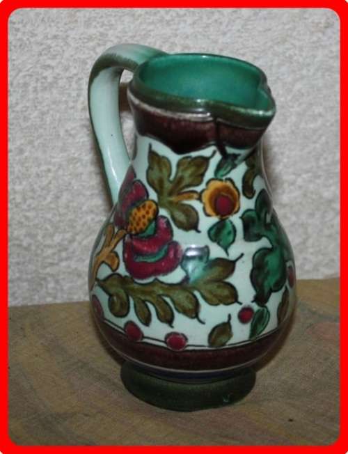 SMIRNA ROYAL ZUID HOLLAND GOUDA JUG HAND PAINTED WITH  ORIGINAL LABEL ON SIDE AND MAKERS MARK UNDERN