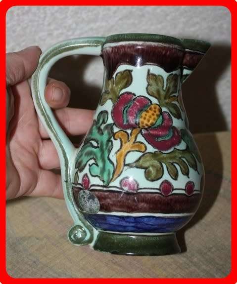 SMIRNA ROYAL ZUID HOLLAND GOUDA JUG HAND PAINTED WITH  ORIGINAL LABEL ON SIDE AND MAKERS MARK UNDERN