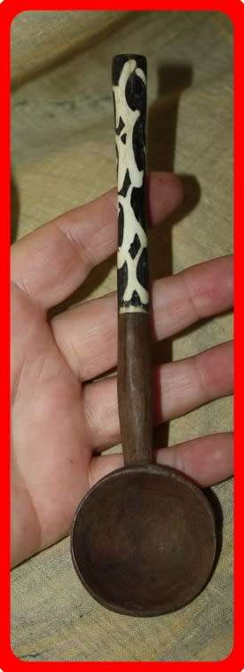 DECORATIVE WOODEN SPOON BLACK AND WHITE HANDLE
