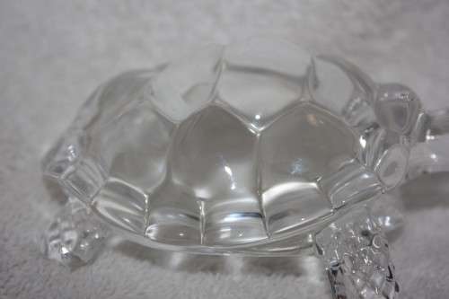 LOVELY GLASS TORTOISE PERFECT FOR THE COLLECTOR