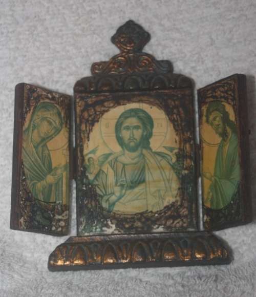 VINTAGE RELIGIOUS TRIPTYCH  ICON OF JESUS WOODEN WITH HINGED DOORS  SMALL