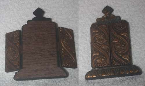 VINTAGE RELIGIOUS TRIPTYCH  ICON OF JESUS WOODEN WITH HINGED DOORS  SMALL