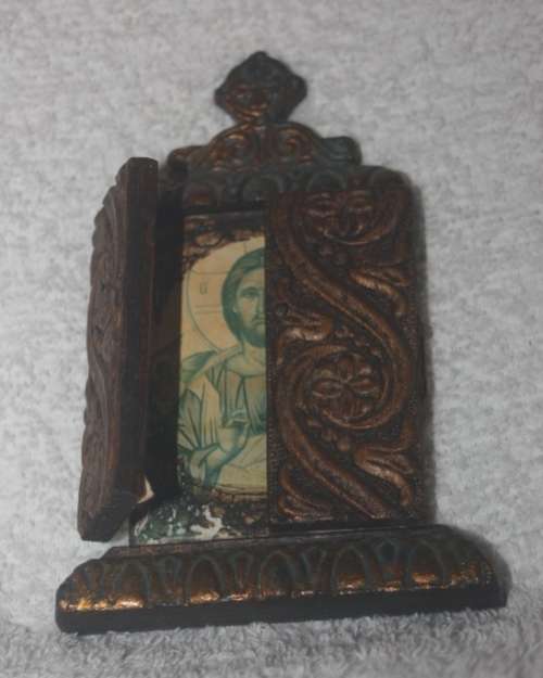 VINTAGE RELIGIOUS TRIPTYCH  ICON OF JESUS WOODEN WITH HINGED DOORS  SMALL
