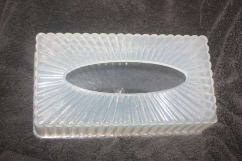DELIGHTFUL VINTAGE PEARLISED TISSUE BOX HOLDER PERFECT FOR A LADIES BEDROOM
