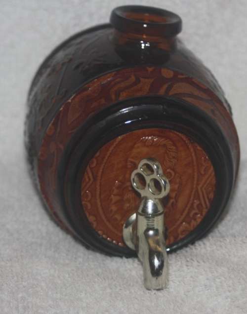DECORATIVE AMBER GLASS BARREL WITH TAP HAS LEATHER INSERTS