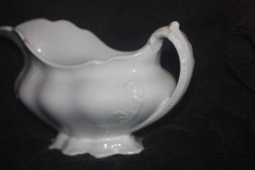 JOHNSON BROS ENGLAND GRAVY BOAT WHITE ( D) VINTAGE