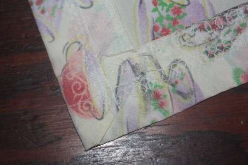 TEA CUP OVERLAY CLOTH PERFECT FOR A TEA TROLLY OR OUTDOOR TABLE