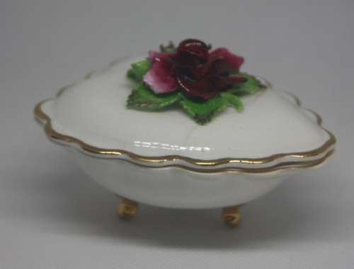 BEST BONE DENTON CHINA ENGLAND FOOTED TRINKET DISH WHITE BACKGROUND GOLD GILDING WITH RAISED ROSE (D