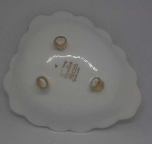 BEST BONE DENTON CHINA ENGLAND FOOTED TRINKET DISH WHITE BACKGROUND GOLD GILDING WITH RAISED ROSE (D