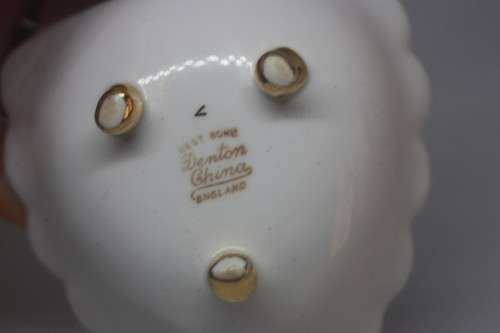 BEST BONE DENTON CHINA ENGLAND FOOTED TRINKET DISH WHITE BACKGROUND GOLD GILDING WITH RAISED ROSE (D