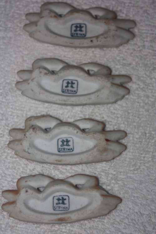 CHOP STICK RESTS FOUR FUN CRABS
