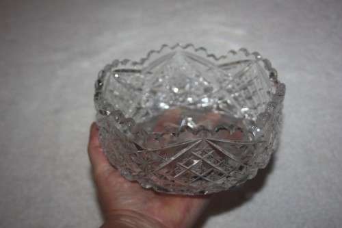BEAUTIFULLY CUT CRYSTAL BOWL GOOD CONDITION