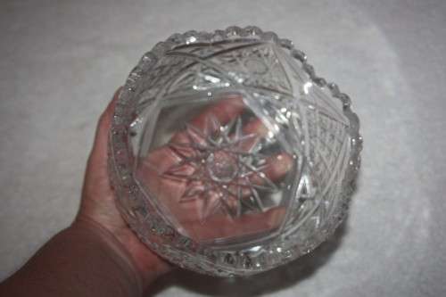 BEAUTIFULLY CUT CRYSTAL BOWL GOOD CONDITION