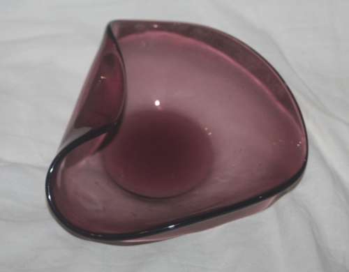 BEAUTIFULLY DESIGNED GLASS ASHTRAY HAS LOVELY LINES DELICATE GLASS COLOUR PURPLE