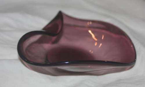 BEAUTIFULLY DESIGNED GLASS ASHTRAY HAS LOVELY LINES DELICATE GLASS COLOUR PURPLE