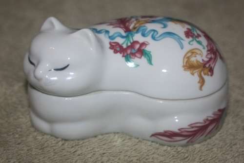 ELIZABETH ARDEN  CAT TRINKET DISH COLLECTABLE MADE IN JAPAN