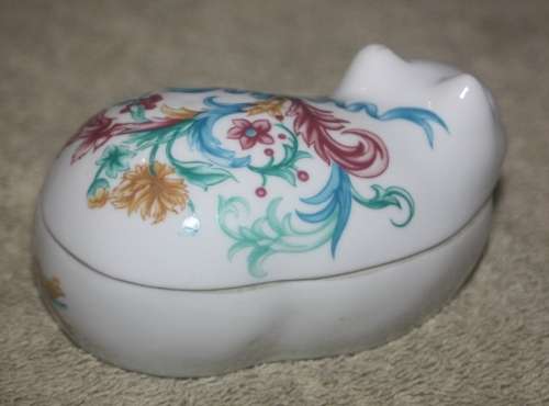 ELIZABETH ARDEN  CAT TRINKET DISH COLLECTABLE MADE IN JAPAN
