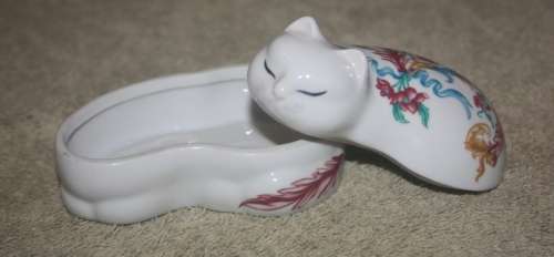 ELIZABETH ARDEN  CAT TRINKET DISH COLLECTABLE MADE IN JAPAN