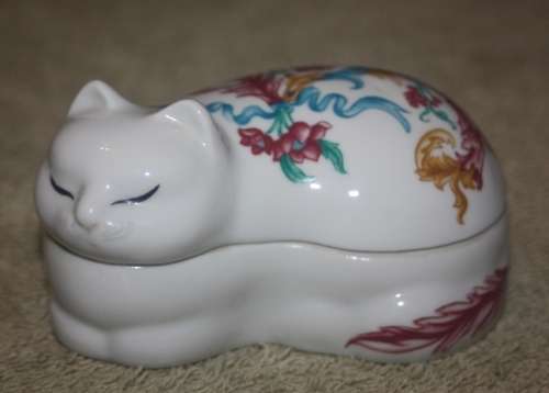 ELIZABETH ARDEN  CAT TRINKET DISH COLLECTABLE MADE IN JAPAN