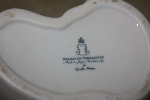 ELIZABETH ARDEN  CAT TRINKET DISH COLLECTABLE MADE IN JAPAN