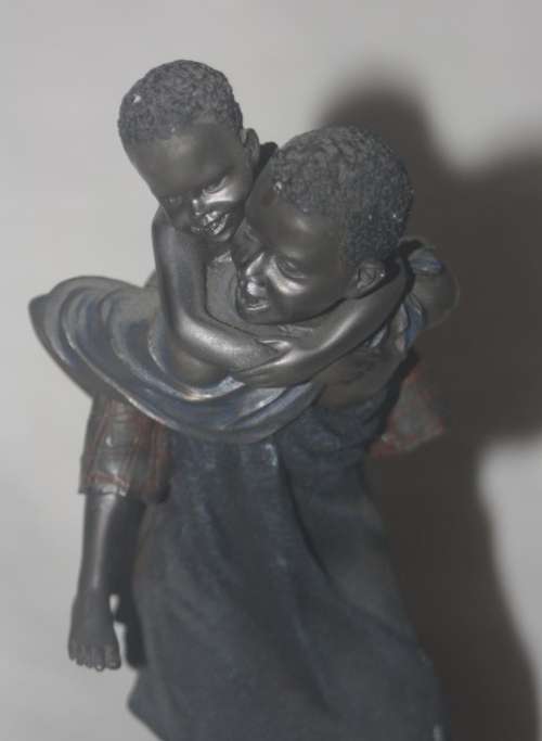 MAASAI KWACHU A TIME TO PLAY STATUE 2006 (D) LABEL UNDERNEATH