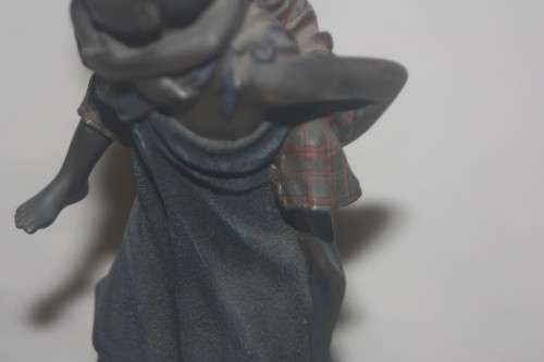 MAASAI KWACHU A TIME TO PLAY STATUE 2006 (D) LABEL UNDERNEATH