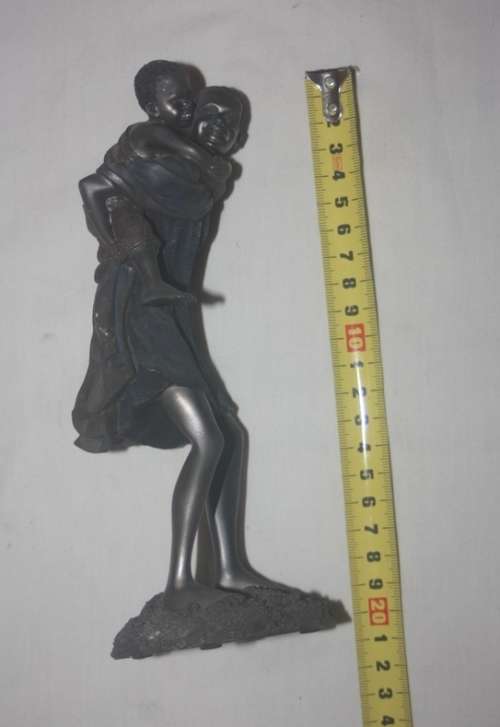 MAASAI KWACHU A TIME TO PLAY STATUE 2006 (D) LABEL UNDERNEATH