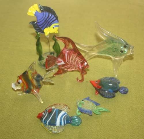 JOB LOT OF EIGHT GLASS FISH (D) SEE DESCRIPTION PAGE