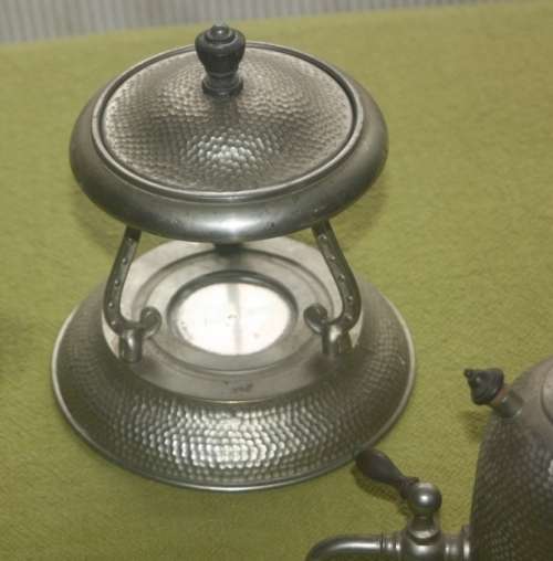 DECORATIVE ITEM VINTAGE COFFEE PERCOLATOR   ON STAND (D)