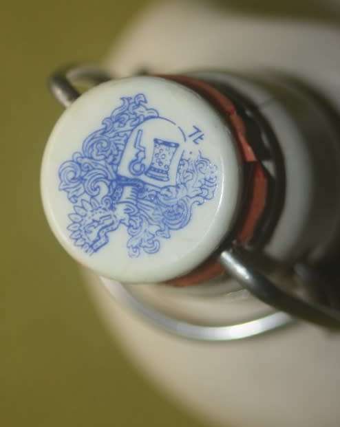 DECORATIVE BOTTLE  EASTER BUNNY AND NEST DECAL