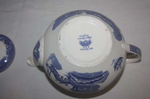 ALFRED MEAKIN ENGLAND OLD WILLOW BLUE AND WHITE TEAPOT(R)