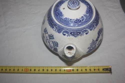 ALFRED MEAKIN ENGLAND OLD WILLOW BLUE AND WHITE TEAPOT(R)