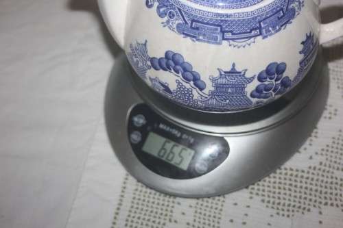 ALFRED MEAKIN ENGLAND OLD WILLOW BLUE AND WHITE TEAPOT(R)