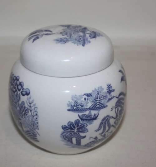SADLER ENGLAND WILLOW PATTERN GINGER JAR VINTAGE  BLUE AND WHITE