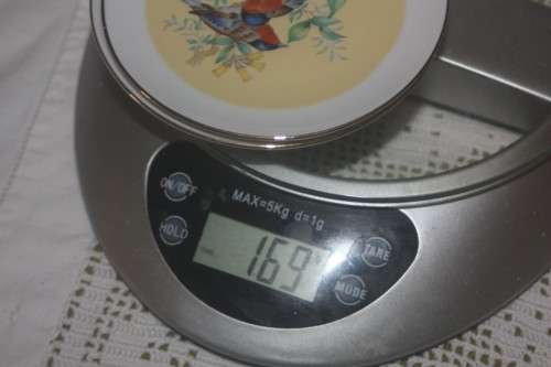 PAIR OF IMPERIAL IMARI WALL PLATES SMALL BIRD DETAIL