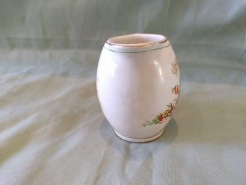 Small milk/creamer jug made in England. Vintage. Botanical details pretty thing