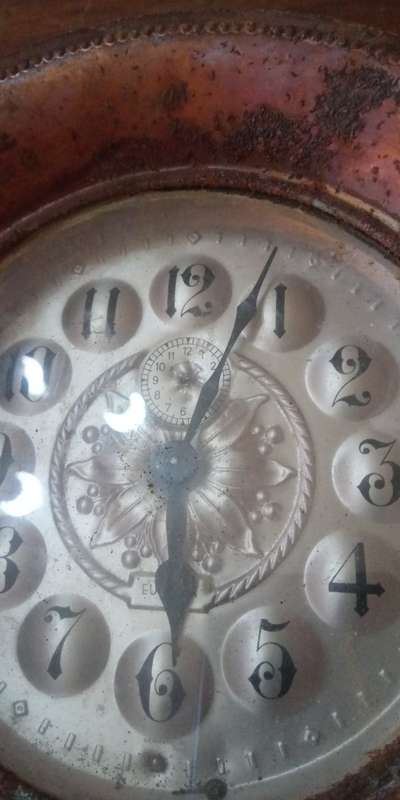Very large vintage double Bell alarm clock with great overall patina. Not in working order