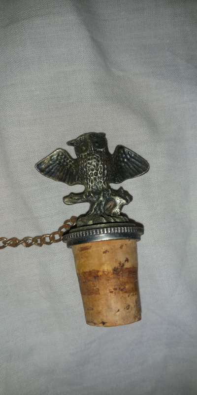Metal owl bottle stopper with bottle neck chain