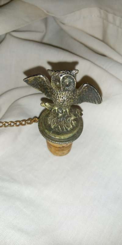 Metal owl bottle stopper with bottle neck chain