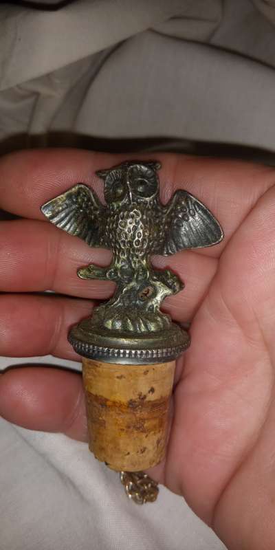 Metal owl bottle stopper with bottle neck chain