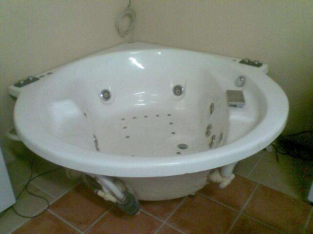 Summer place white corner spa bath. 1800 x 1800 x 400 deep, used.