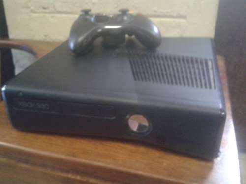 Pre-Owned 4GB Xbox 360 Slim (1 Controller)