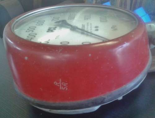 VINTAGE RED PCL TYRE PRESSURE GAUGE MADE IN ENGLAND