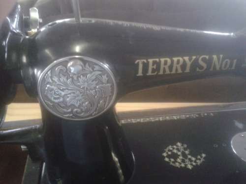 VINTAGE TERRY'S NO1 HAND TURNED SEWING MACHINE