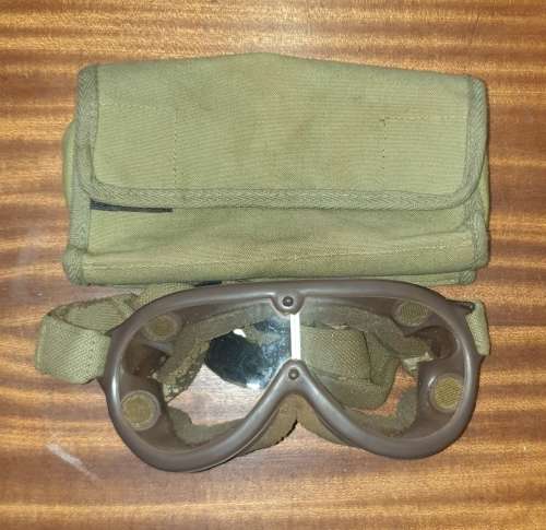 MILITARY GOGGLES WITH POUCH