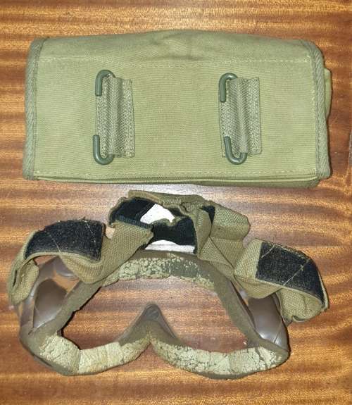 MILITARY GOGGLES WITH POUCH